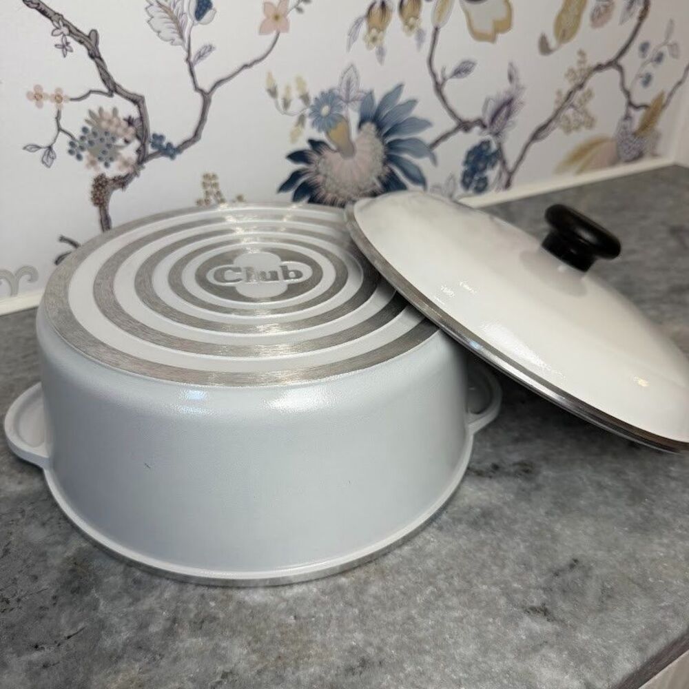 Vintage White Club Cast Aluminum 4 Quart Dutch Oven w/ Lid, Very Nice